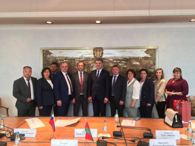 Владимир Сидоров в составе делегации Ульяновской области работает в городе Минске