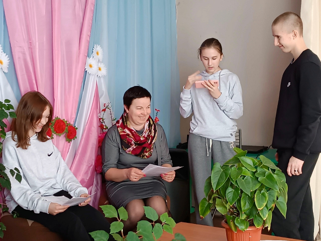 Юные актеры ТОС «ДVижение» готовят постановку «Золушка»!