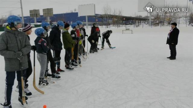 Играют все. В Ульяновске начался первый дворовый хоккейный турнир