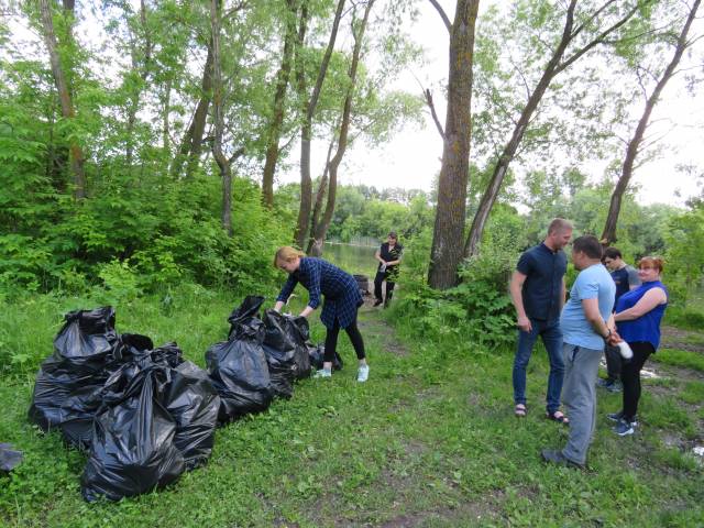 В ТОС «Мостовая Слобода» прошел субботник на набережной реки Свияга